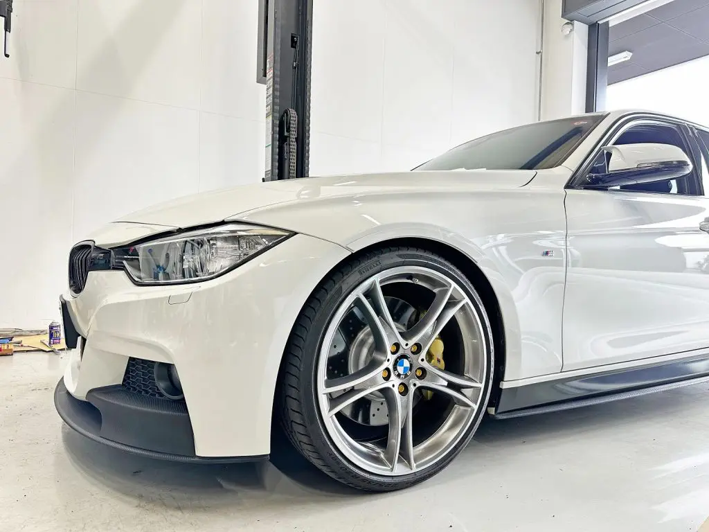 BMW F30 320d へAragosta カップキット車高調をお取り付け♪ | Studie 