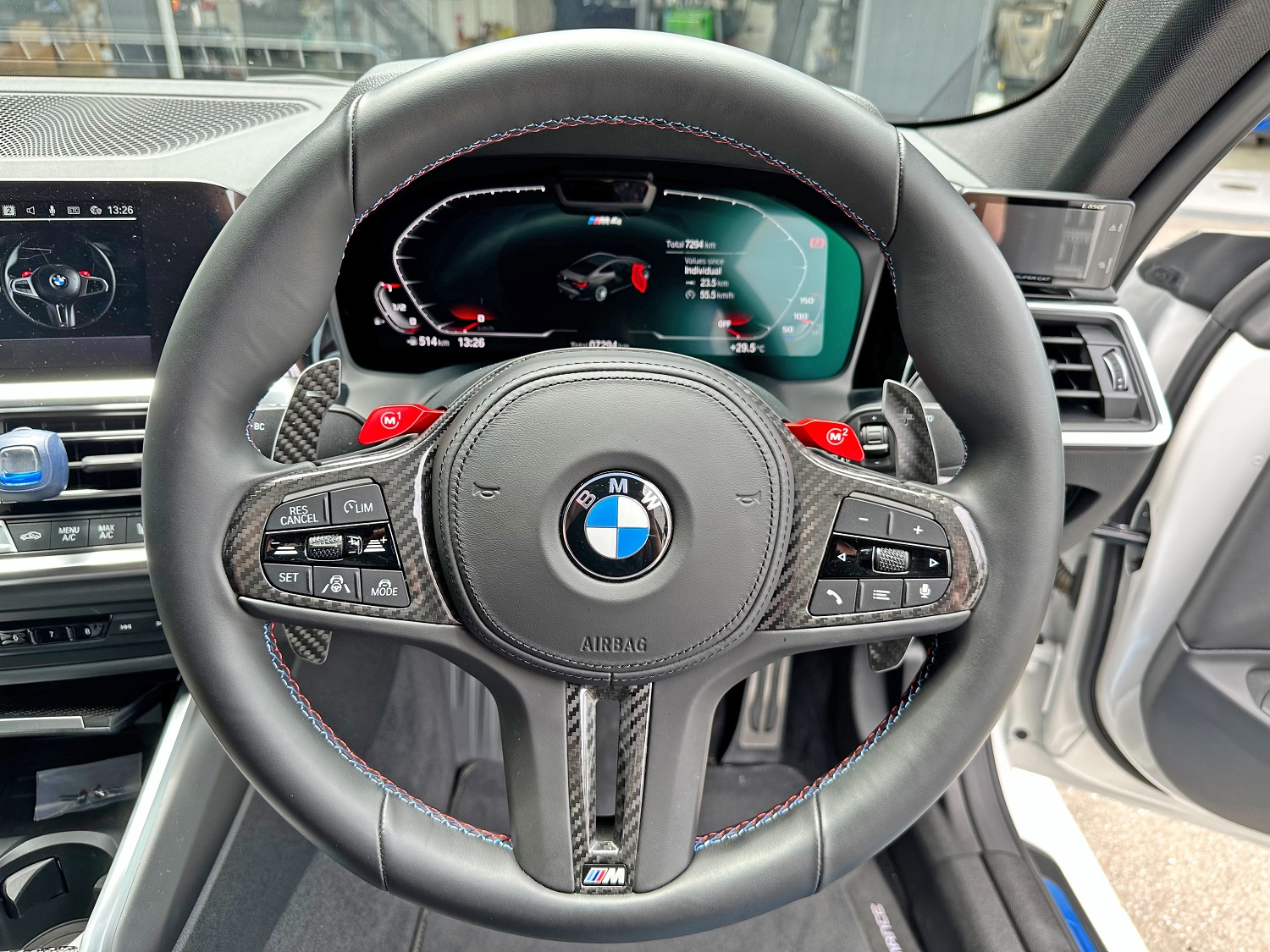 JQマグネティックパドルでBMWステアリングパドルの操作感がレーシングカーへ | Studie[スタディ]