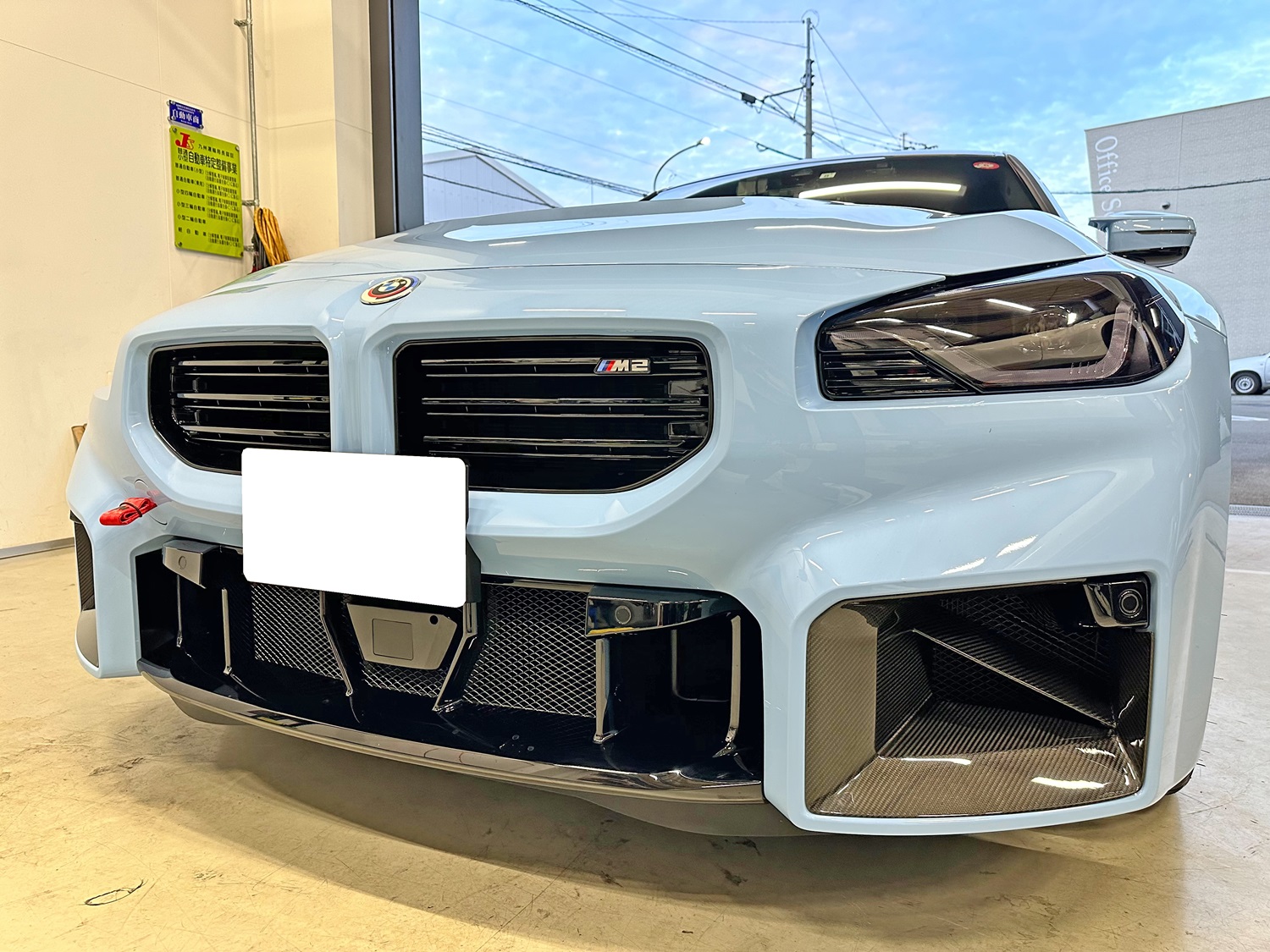連日、BMW G87 M2 にご来店いただきまして本日はフロントバンパー周り