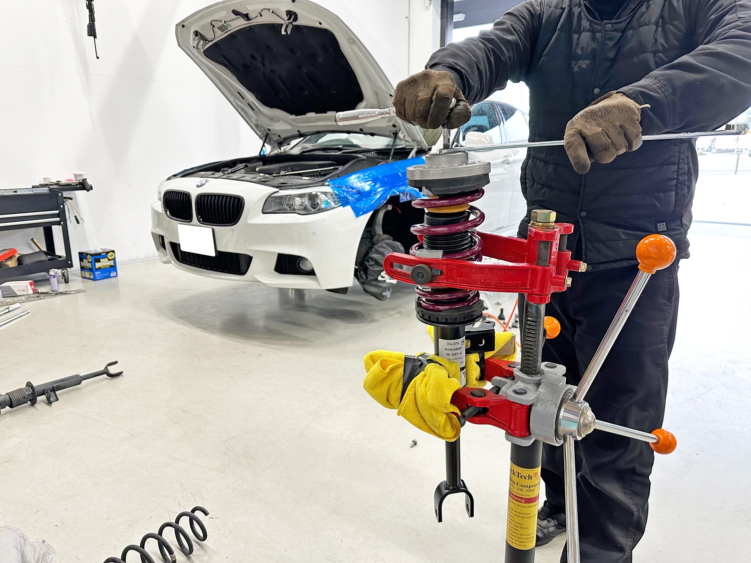 BMW F10 523i の純正サスペンションをSACHS Performance PLUSにて