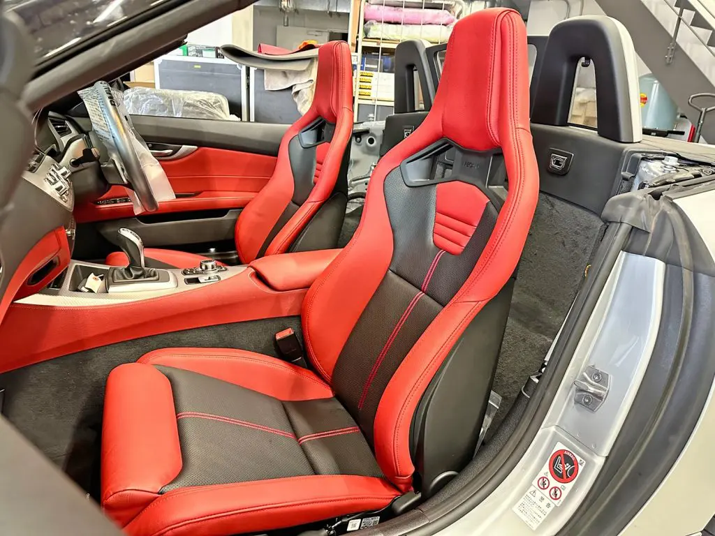 お預かり中のBMW E89 Z4 20i へRECAROシートをお取り付け♪ | Studie