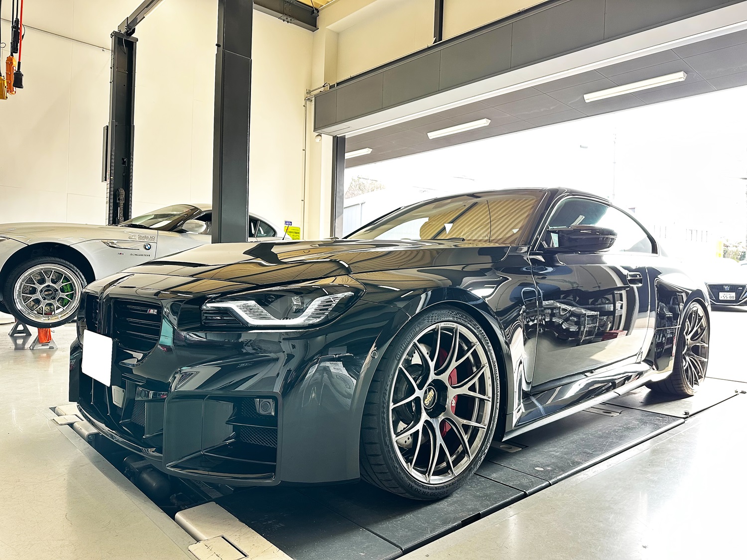 BMW G87 M2 のマフラーバルブを任意で開閉できちゃいます 