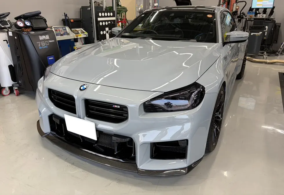end.ccの洗練されたデザインのフロントスポイラーもBMW G87M2オーナー