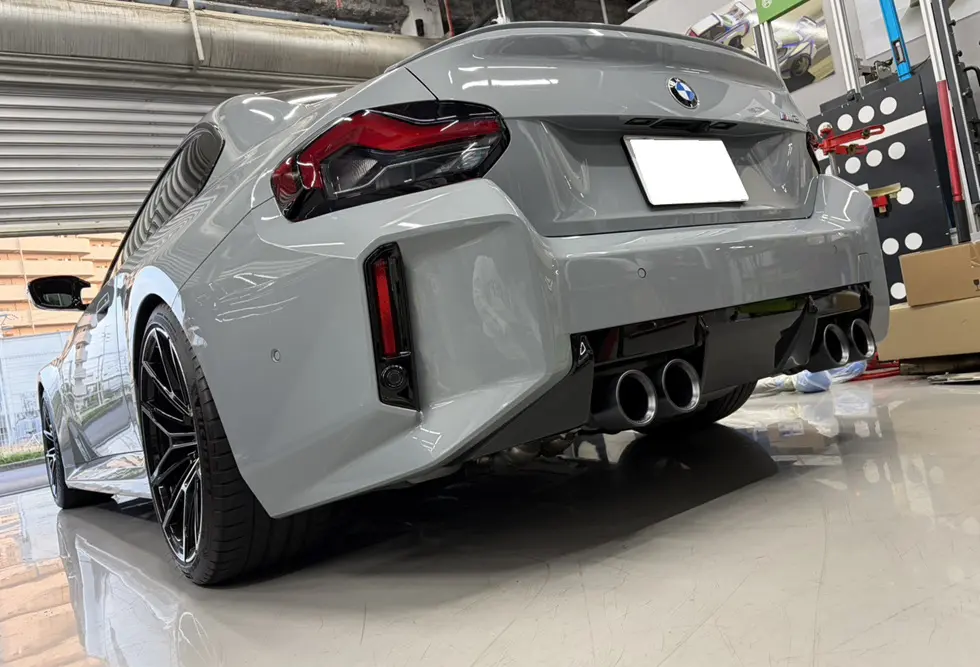 end.ccの洗練されたデザインのフロントスポイラーもBMW G87M2オーナー
