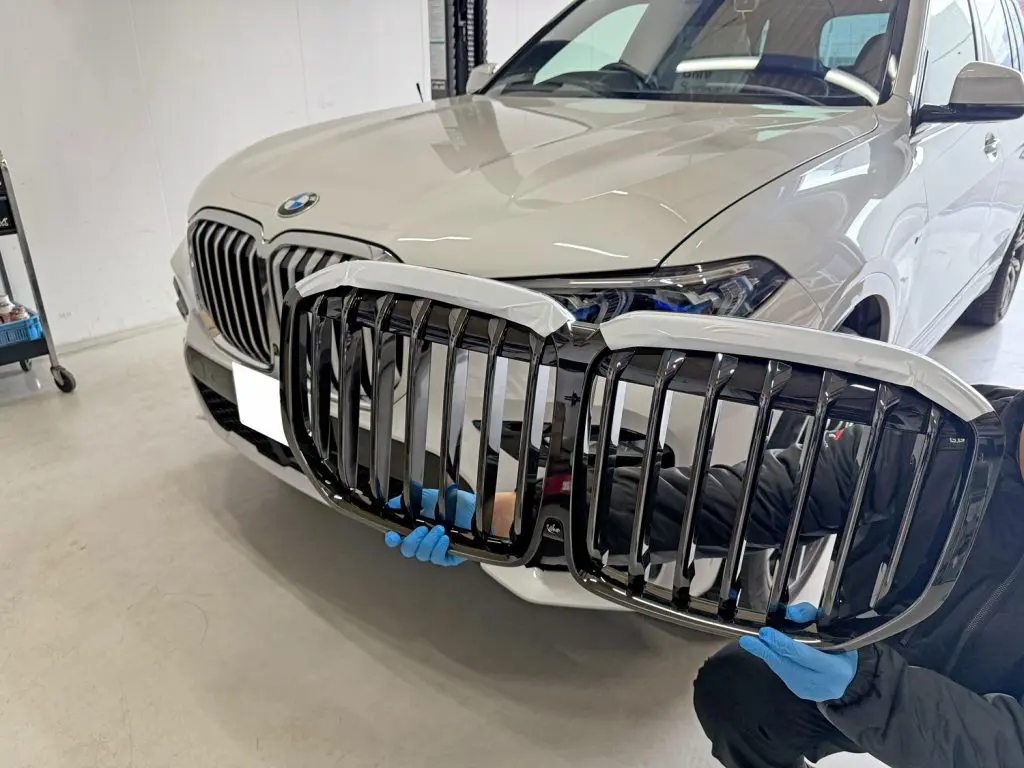 BMW G07 X7 40dx のキドニーグリル交換 | Studie[スタディ]