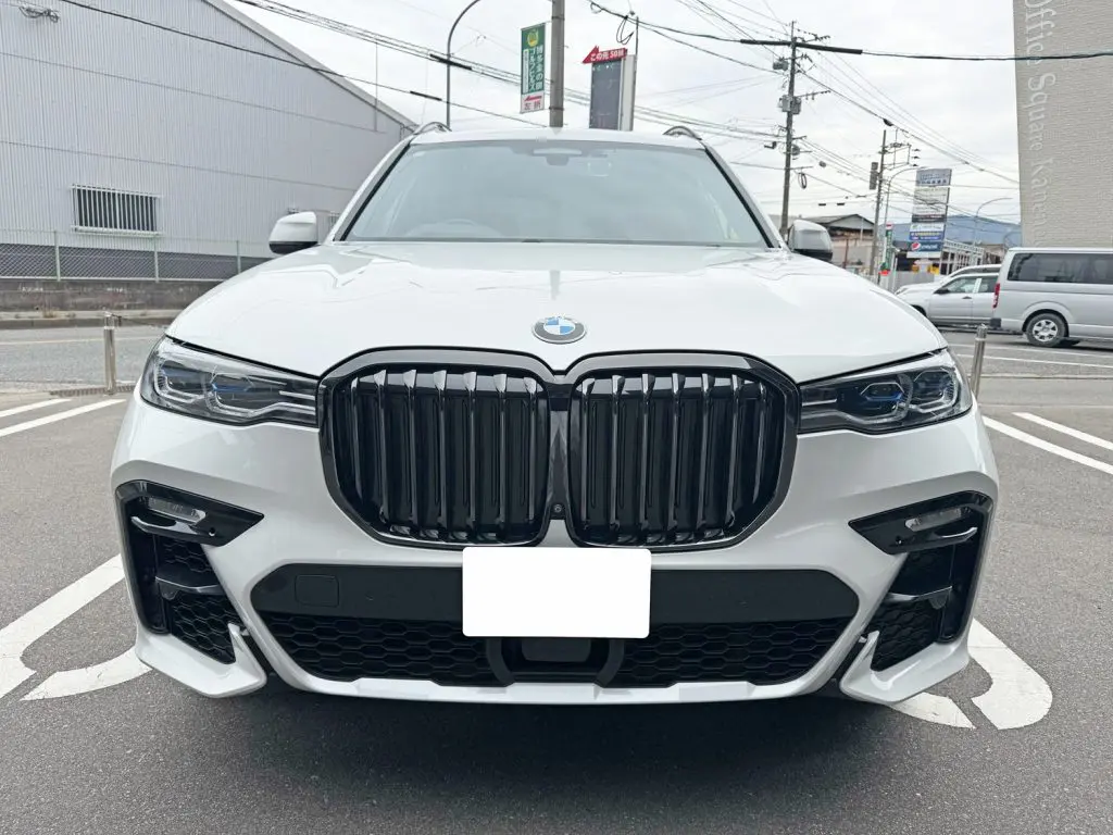 BMW G07 X7 40dx のキドニーグリル交換 | Studie[スタディ]