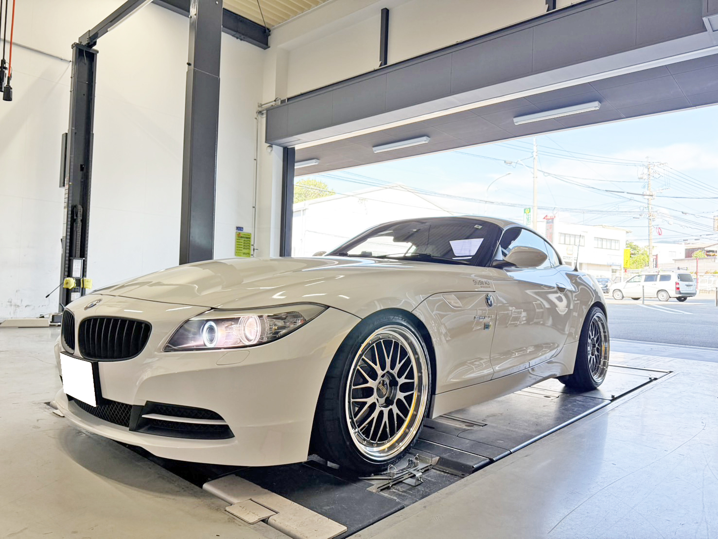 BMWに乗り換えたら SR4低ダストブレーキパッドです(^.^) | Studie