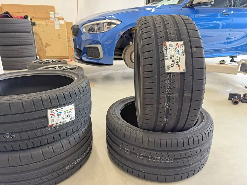 値下！ F20 Mスポーツ純正17インチ4本セット(アドバンV105付) 本日はBMW F20 M135i へADVAN SPORT V107をご装着☆ | Studie[スタディ]