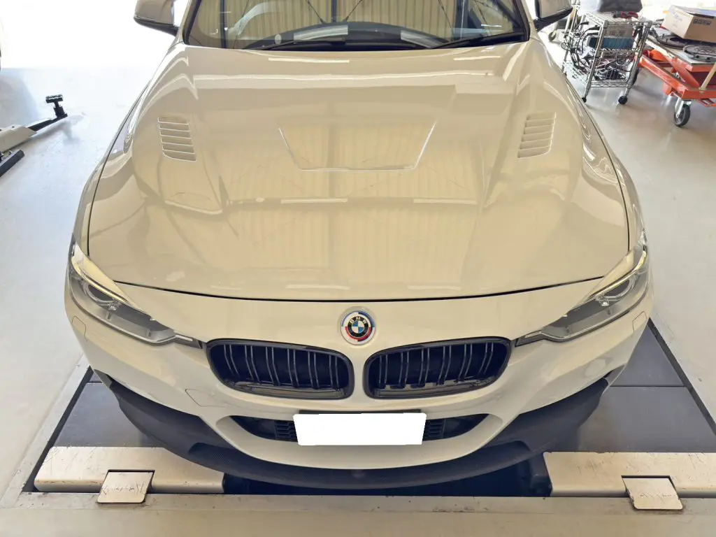 BMW☆F30☆Mスポーツ☆カーボン☆3シリーズ☆フロントバンパー☆センサー☆売り切り☆ 2012-2018 BMW 3 Series F30&frasl;F31 Carbon Fiber M Performance