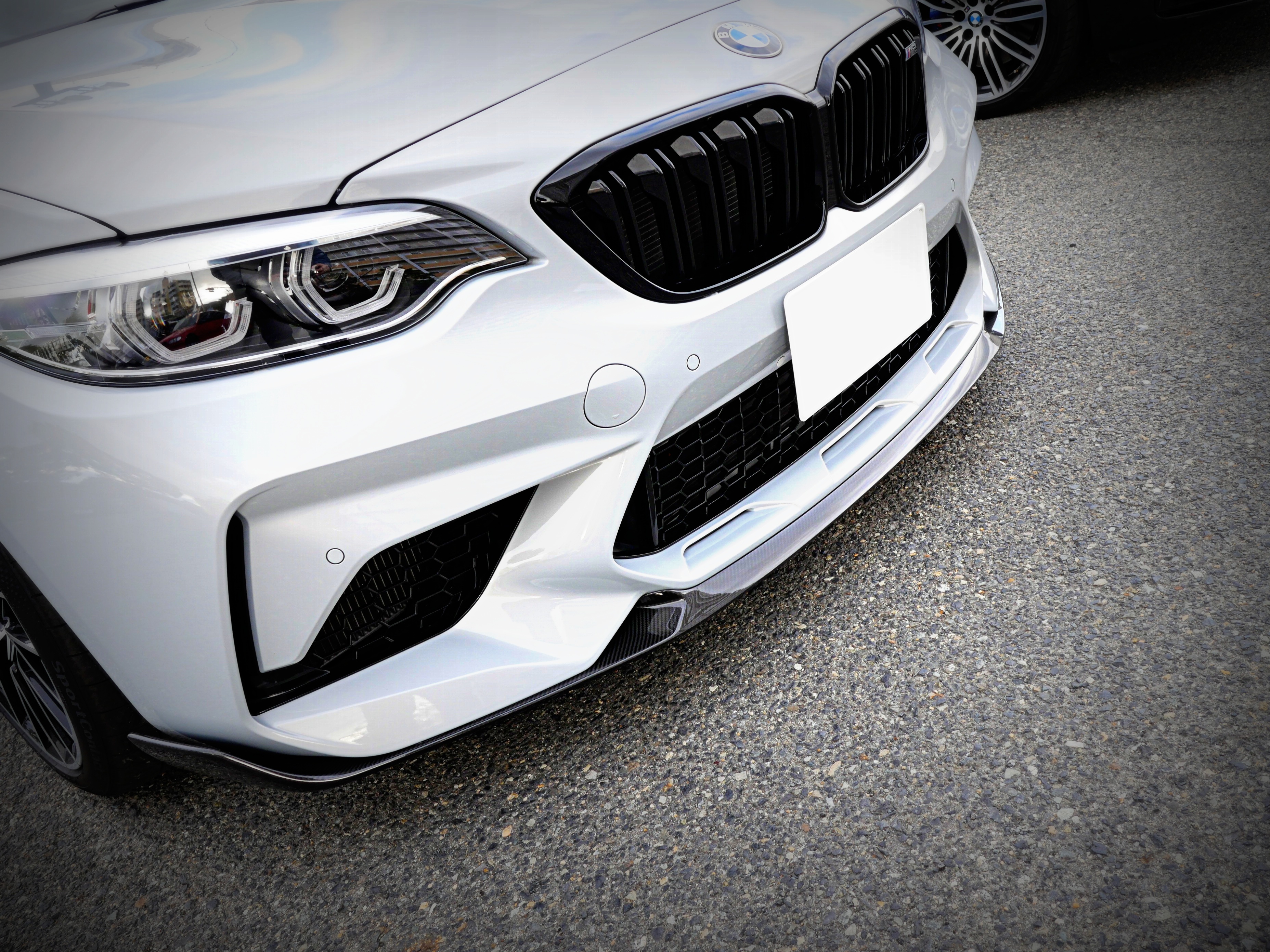 BMW M2Competition ドライカーボン製M PERFORMANCEエアロパーツ取付