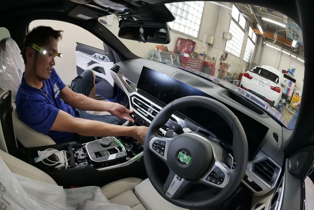 最新BMWでご依頼が絶えないのが、コレ。より快適に走るための電子