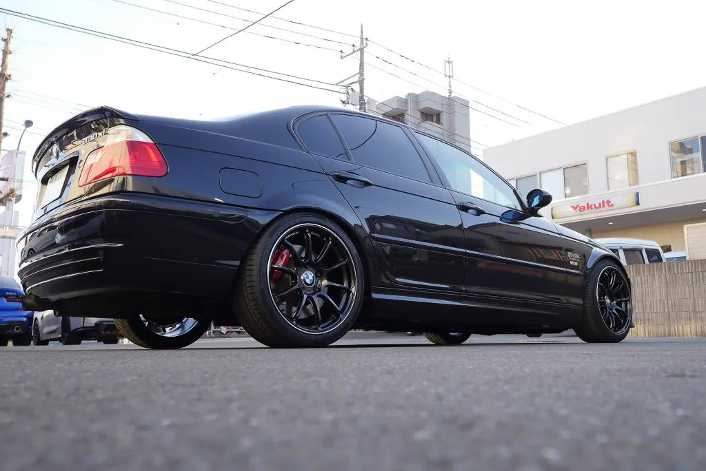 BMW e46に履いてました。4本