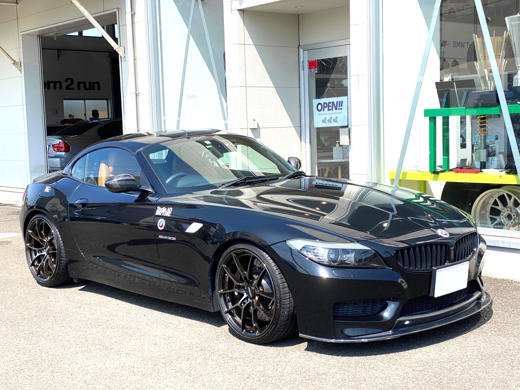 仙台店 Tさん】ブラックコーディネートで仕上げたBMW E89 Z4 | Studie