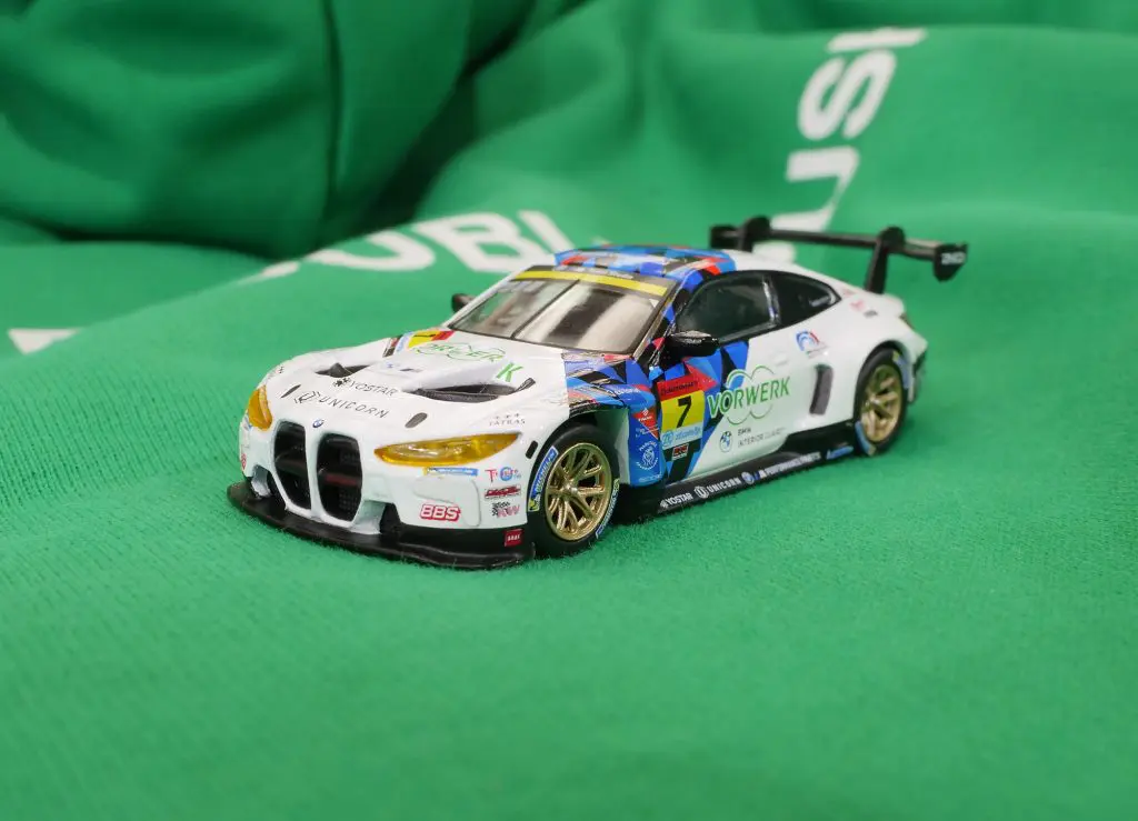趣味・スポーツ・実用 BMW PROFILE 真っ赤なボディもカッコいいBMW E86Z4は足元リフレッシュ作戦で