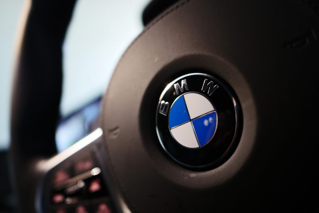 bmw_studie_ag_car_sales_event