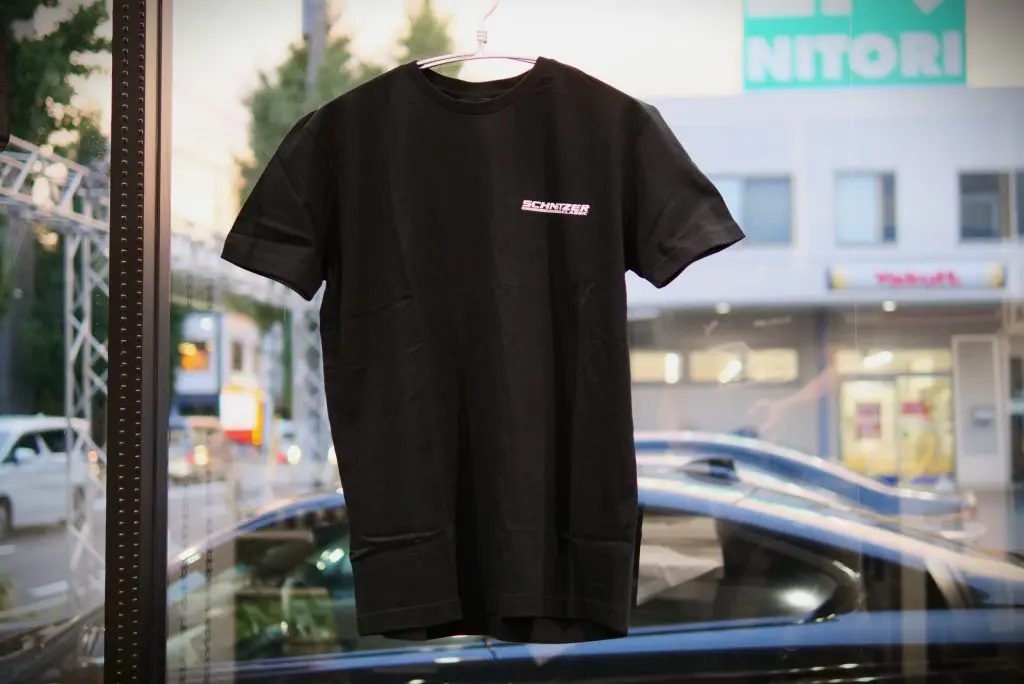 伝説のレーシングチーム「BMW Team SCHNITZER 」Tシャツはいかがですか 