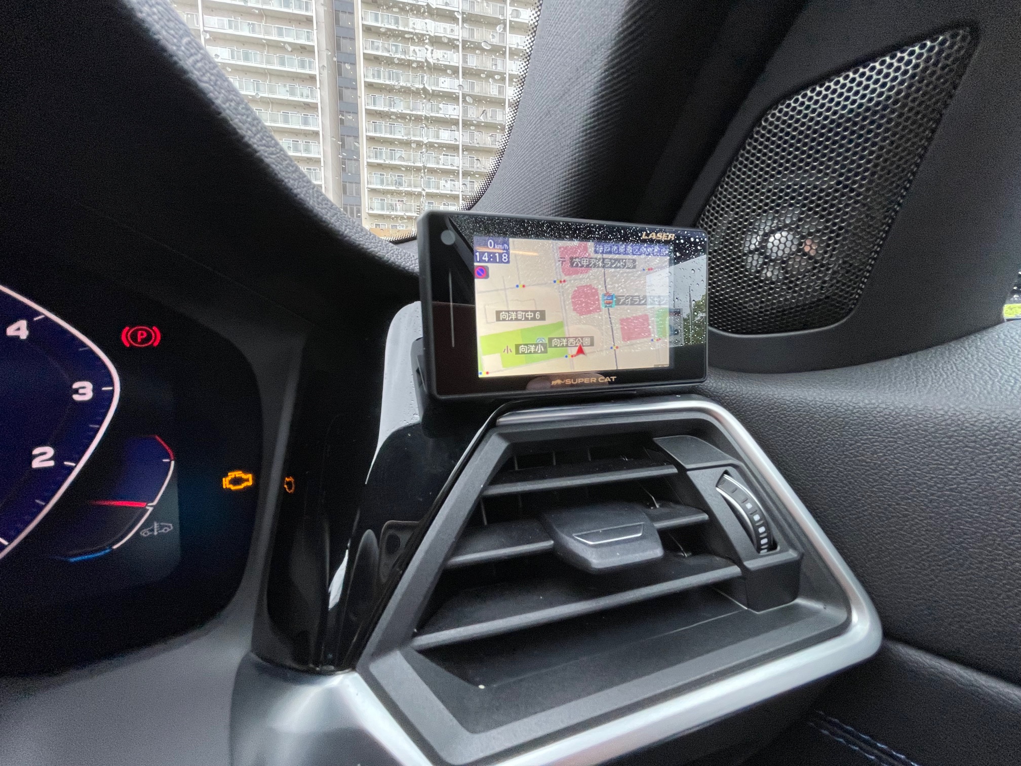 YUPITERU最新レーダー探知機もスタイリッシュにBMWへ取り付け YUPITERU最新レーダー探知機もスタイリッシュにBMWへ取り付け