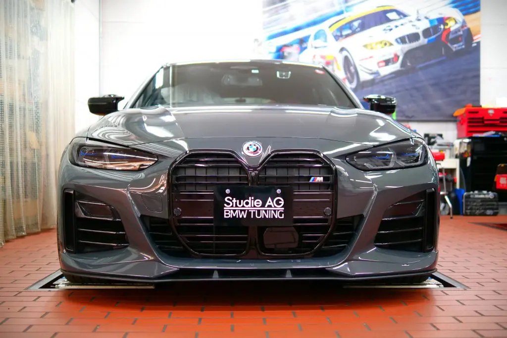 BMW G26 4シリーズのお色直し！キドニーグリルをLCI化です(^_