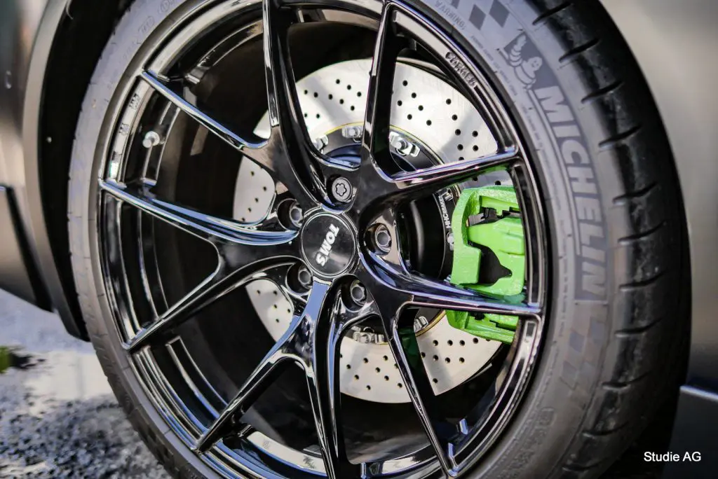 TOM'S GR Supraのリアブレーキをフロントに合わせて大型化(*^^)v