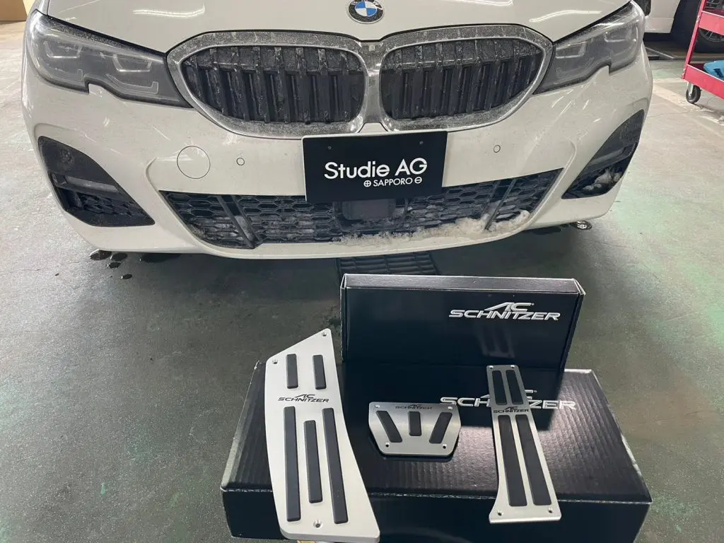 BMW G21へ AC SCHNITZERペダルセット＆フットレスト取り付け