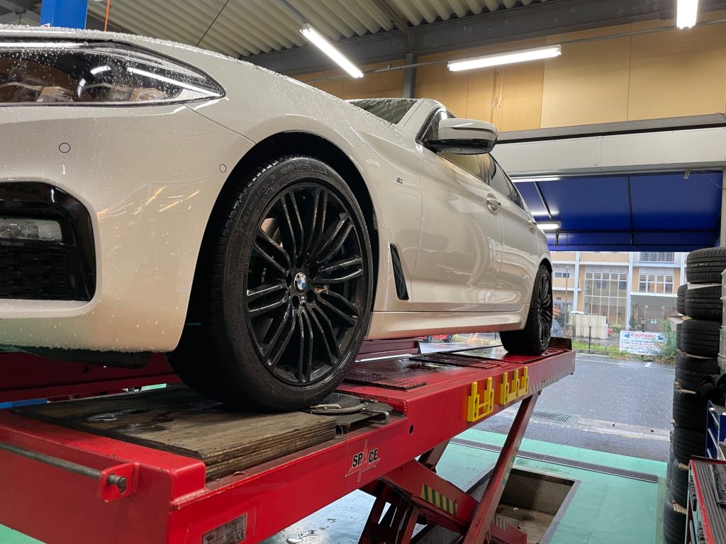 今回はAC SCHNITZER サイドスカート!BMW G30 530iへ(^_^)