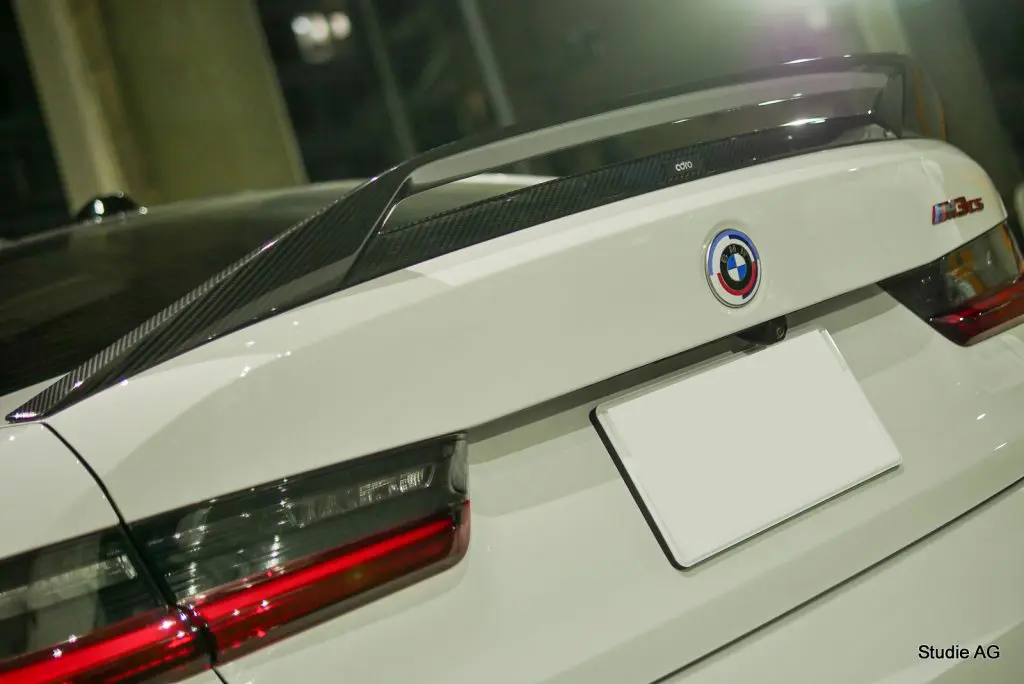 個性をCoolに演出！ADRO V2 Carbonトランクスポイラー For BMW