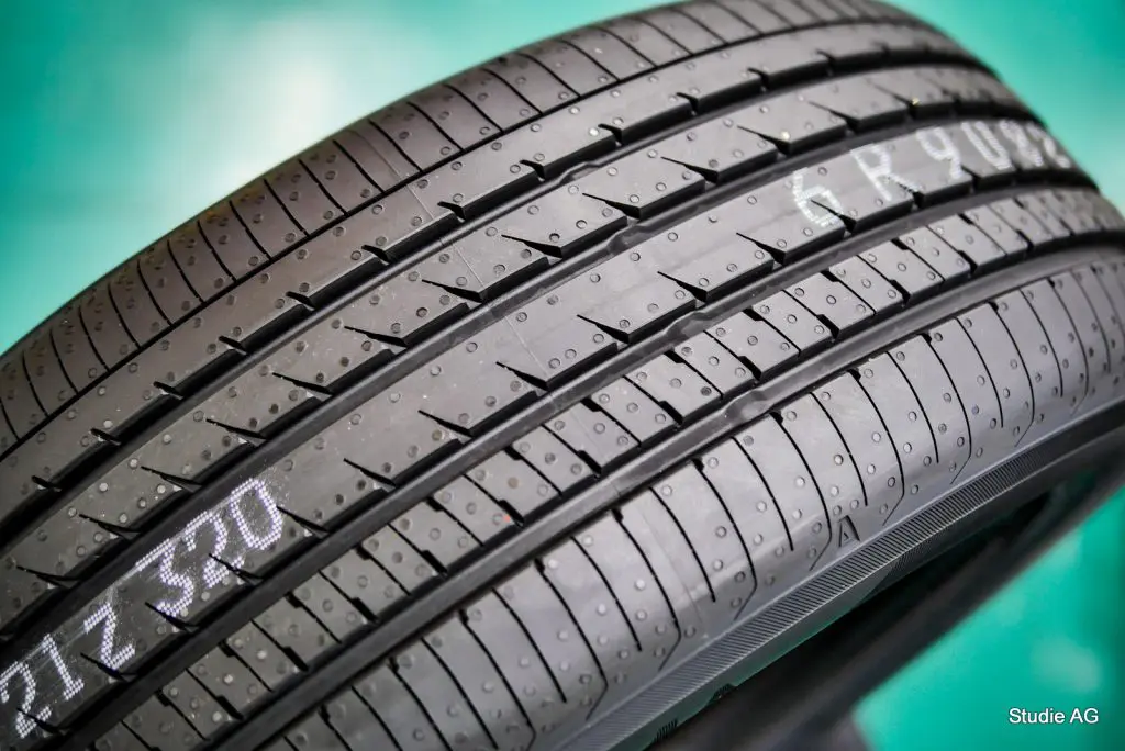 ADVANブランド最新のコンフォートタイヤ！ADVAN dB V553！ | Studie