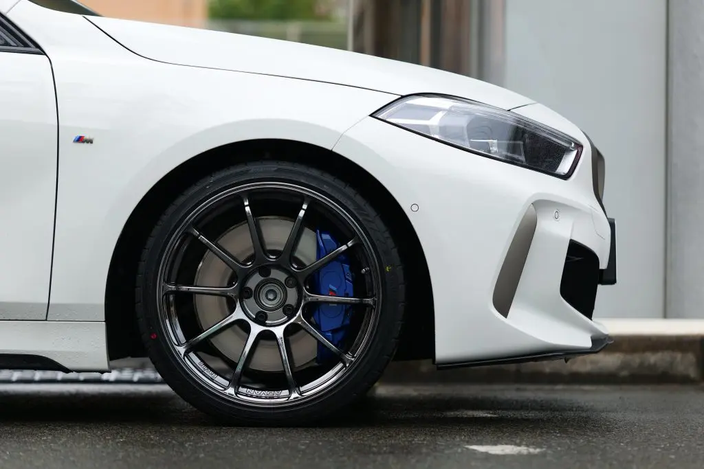 BMW F40 M135iにADVAN RS3ブラッククローム装着～！ | Studie[スタディ]