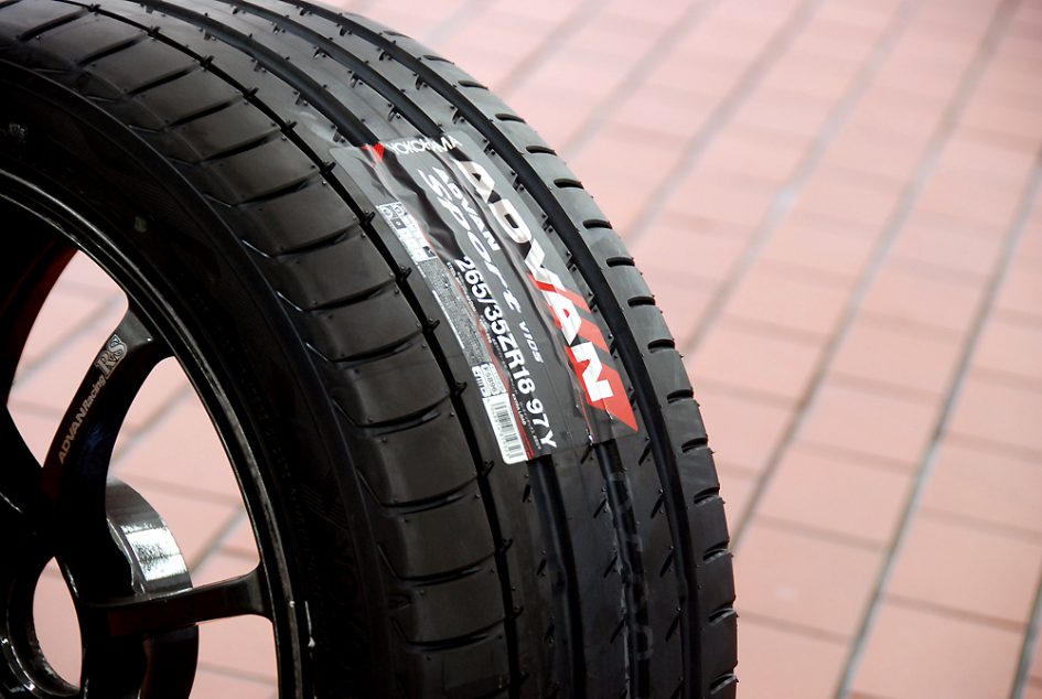 Yokohama advan sport v105 r19