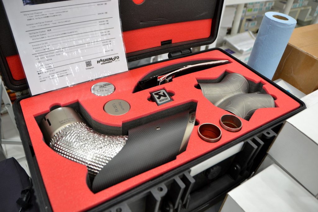 マフラー界のキング、AKRAPOVIC