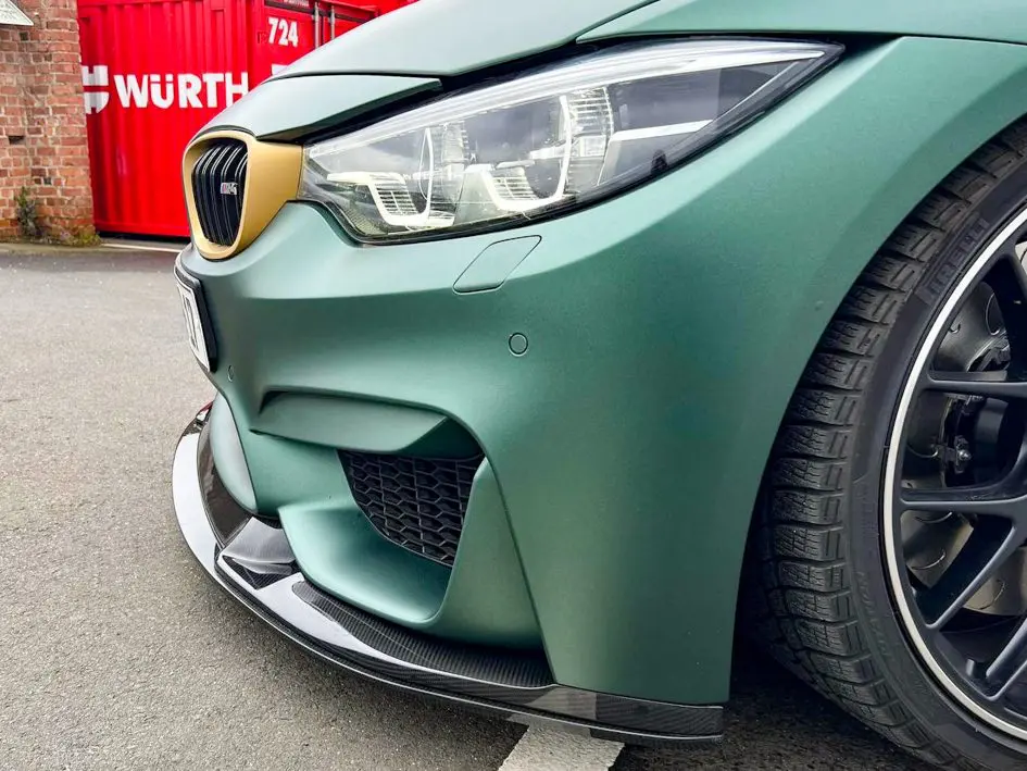 F82M4 HYPER STYLE製フロントリップ、フリッパー、レカロフルバケRS-G 