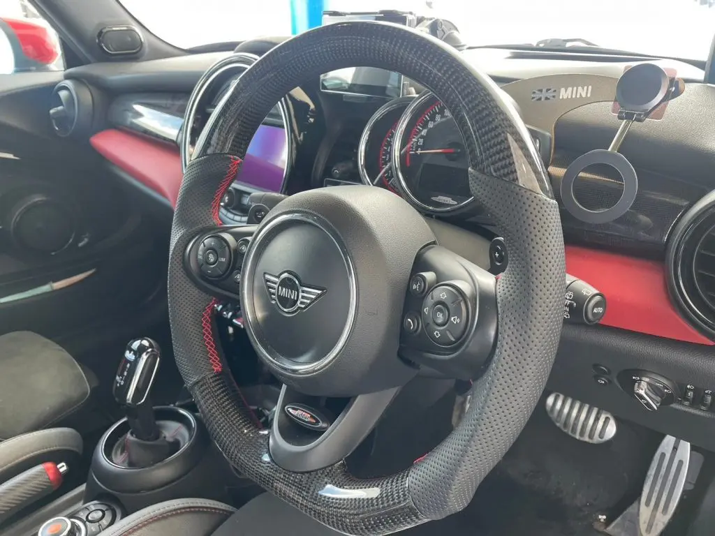 VERSPIELTカスタム! BMW MINI LCI2(JCWベース)のステアリング VERSPIELTカスタム! BMW MINI LCI2(JCWベース)のステアリング