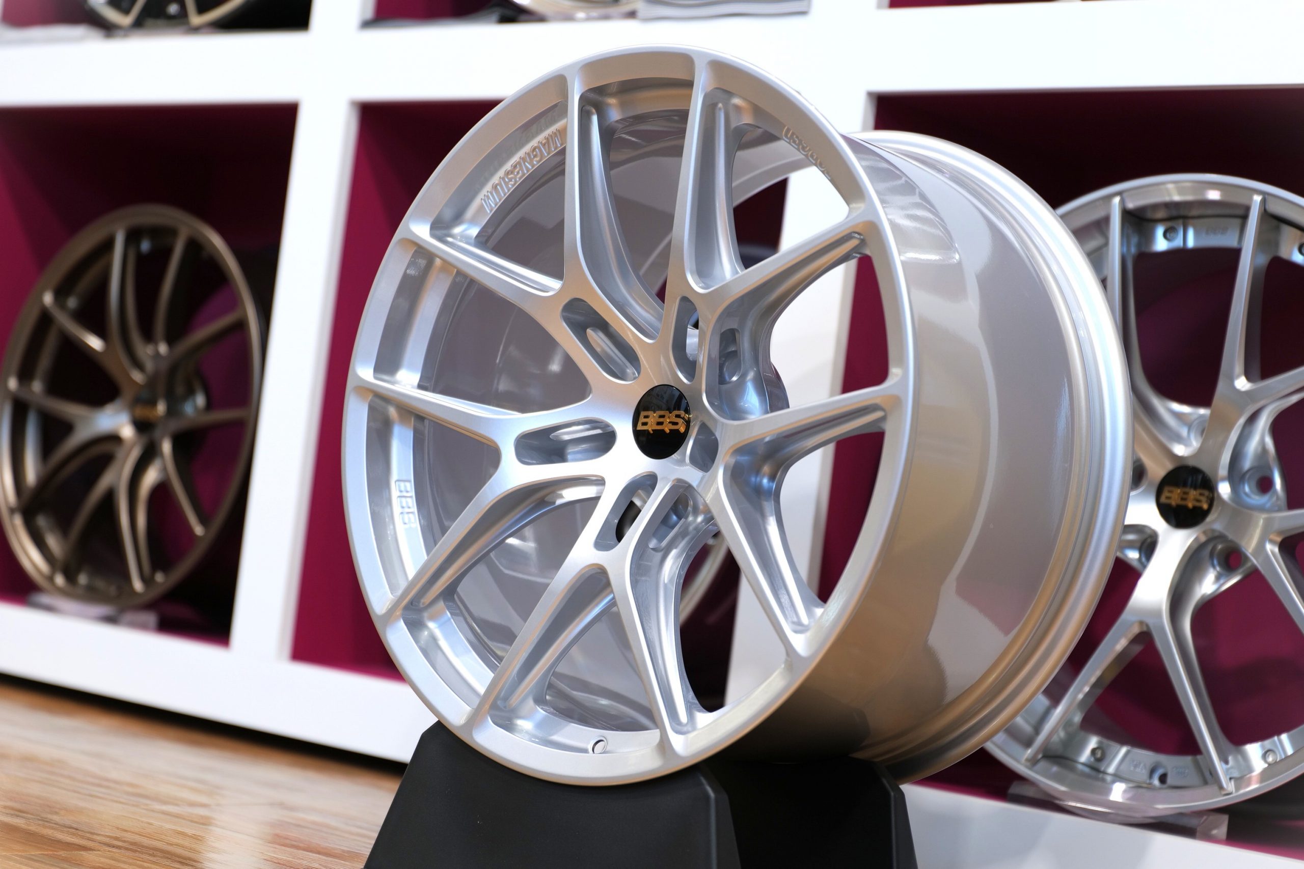 まりんさま 専用 BBS CS+ヨコハマ BBS Japanのコンセプトホイール、BMW専門店スタディ横浜に期間限定展示