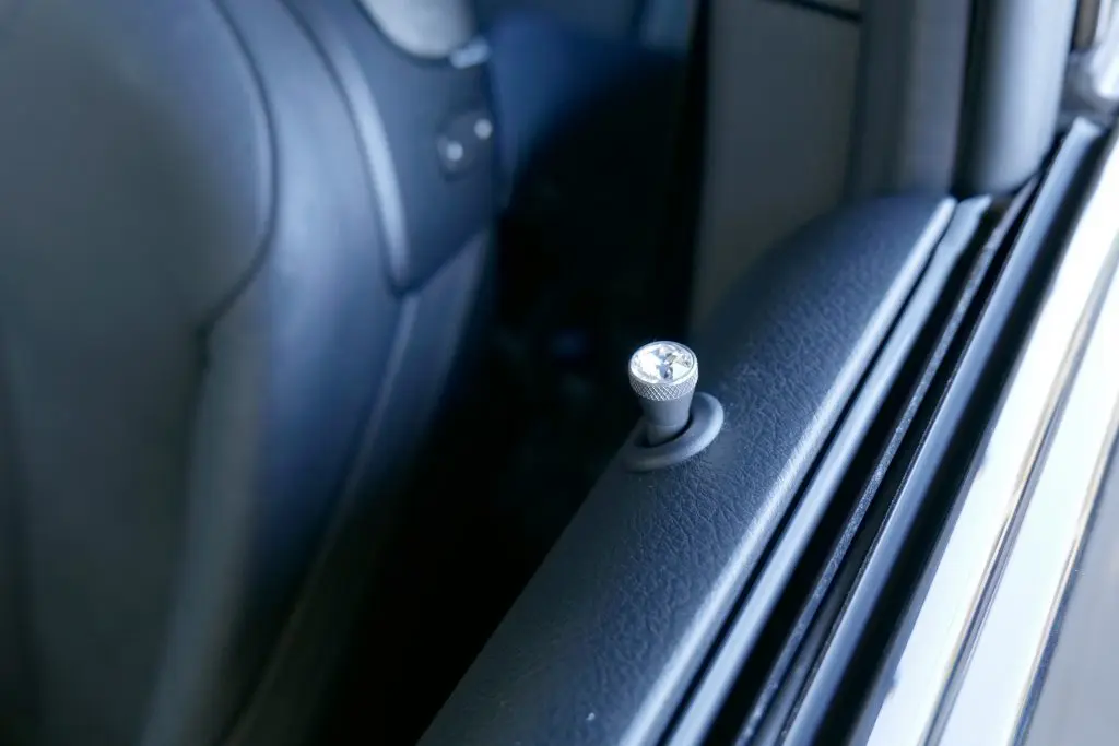 早い者勝ち　BMW M Performance ドア・ロック・ピン BMW BMW純正 M Performance ドア・ロック・ピン (2個入り