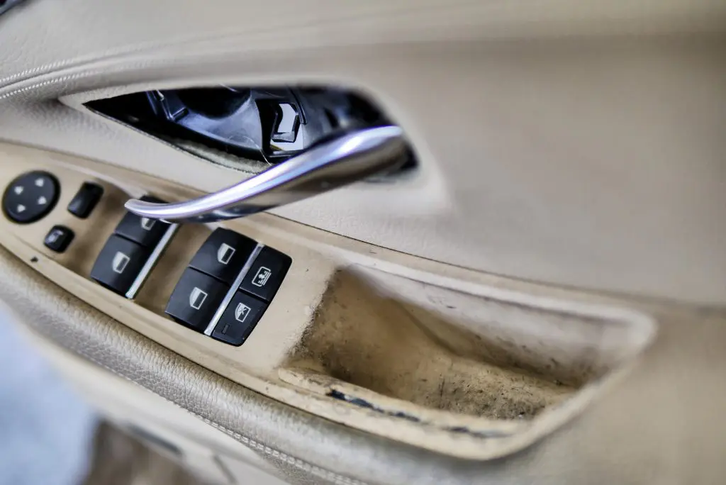 BMWあるある（汗）ベトベトになったドアハンドルを交換でリフレッシュ
