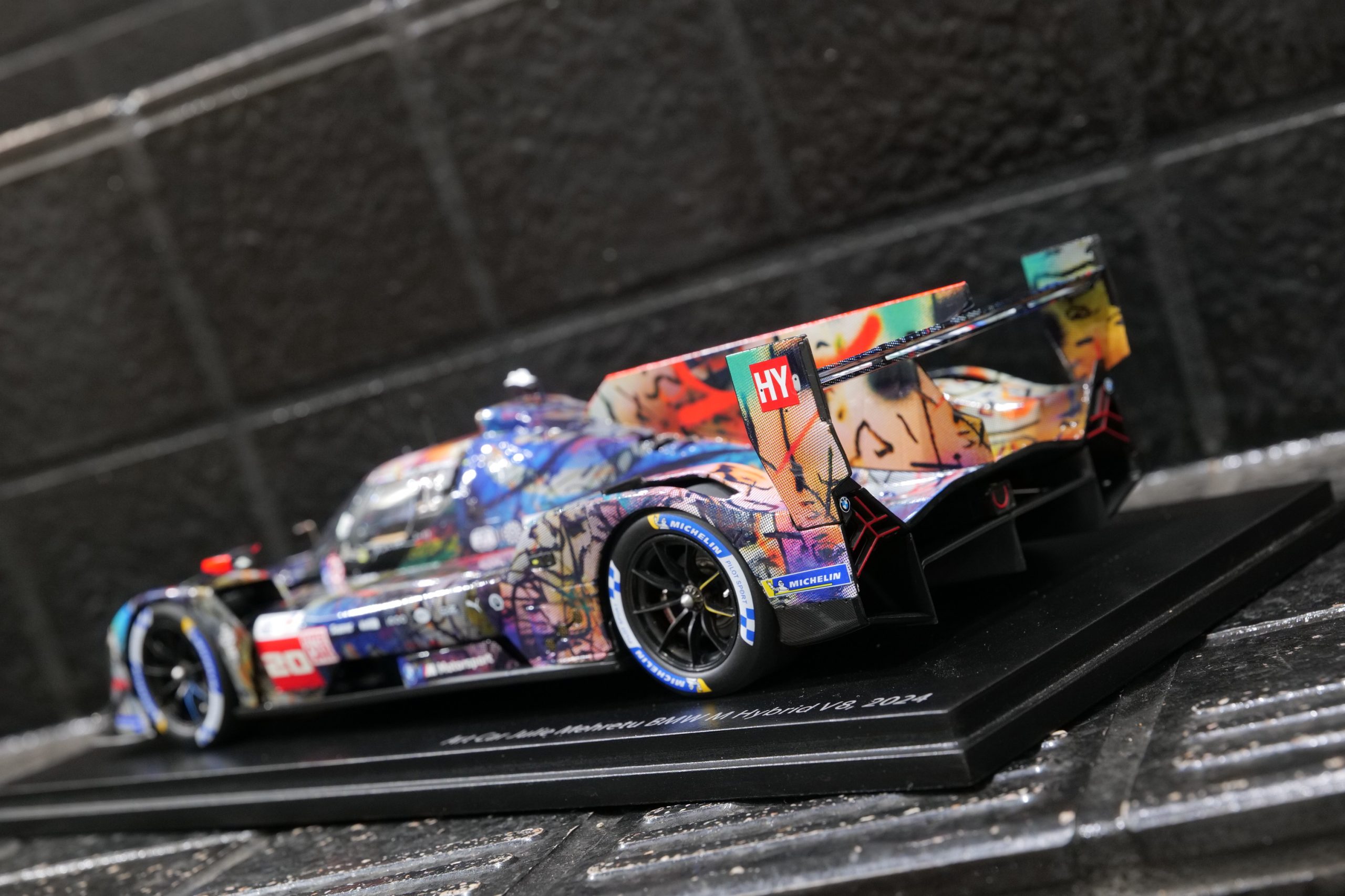 BMW Hybrid V8 Art Car 1/18スケールがスタディ横浜店に登場