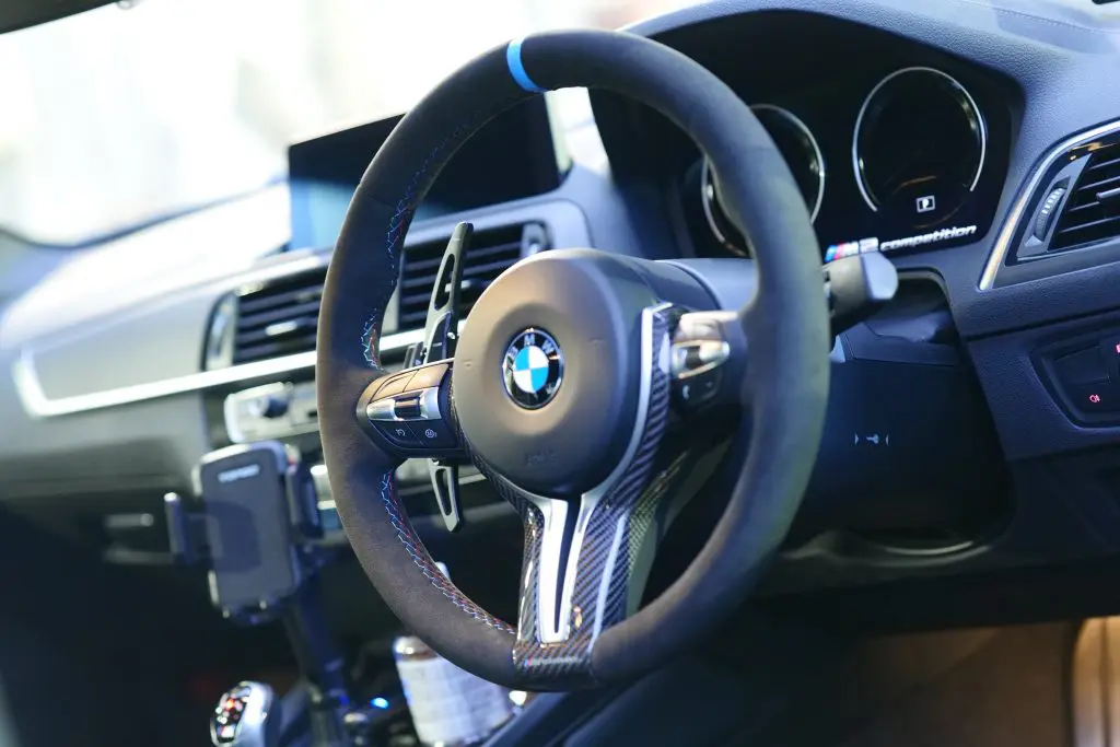 ＢＭＷ　ハンドル　ステアリング BMWのステアリング、太さや素材も自分好みに変えましょう！ | Studie
