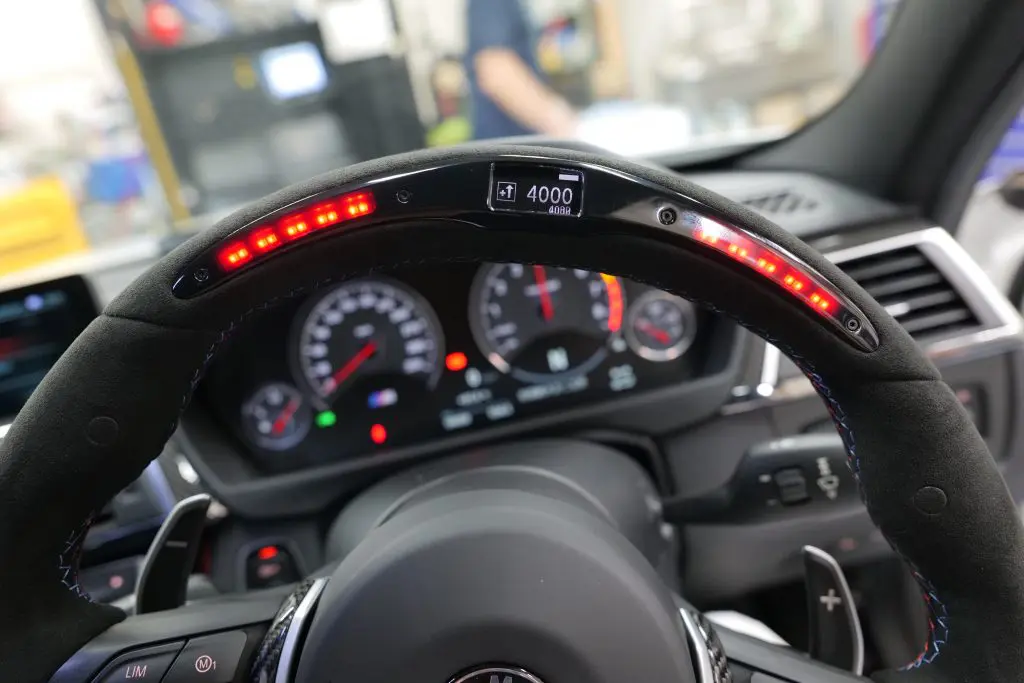 BMW純正のギミック付ステアリング！まだ供給ありますよ～！ | Studie