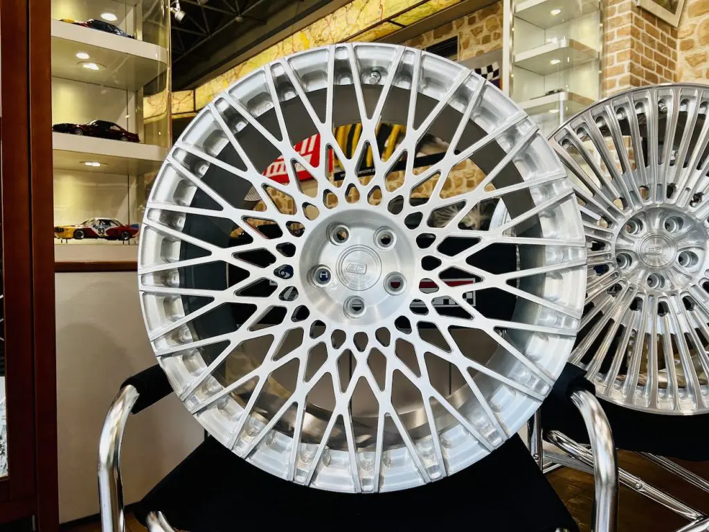 多様なリクエストにお応え出来ます！BMWにBC FORGED WHEEL