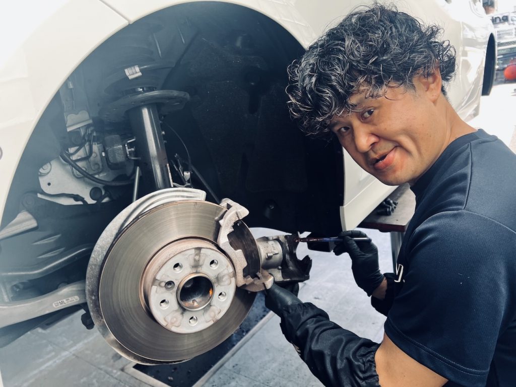 bmw_studie_ag_bmw_brakepad_sr4_dixcel_studie_yokohama_
