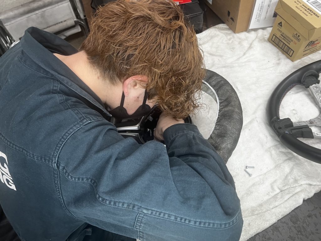 bmw_studie_ag_bmw_g87_m2_steering_verspielt_IMG_5110