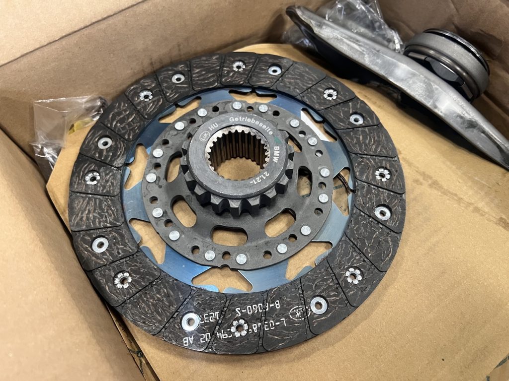 bmw_studie_f82m4_cluch_bmw_maintenance_