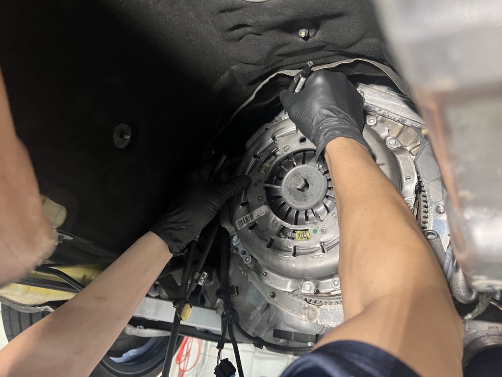 bmw_studie_f82m4_cluch_bmw_maintenance_