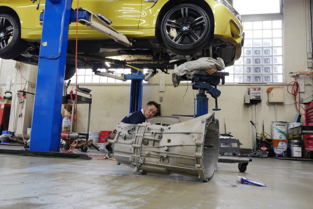 bmw_studie_f82m4_cluch_bmw_maintenance_