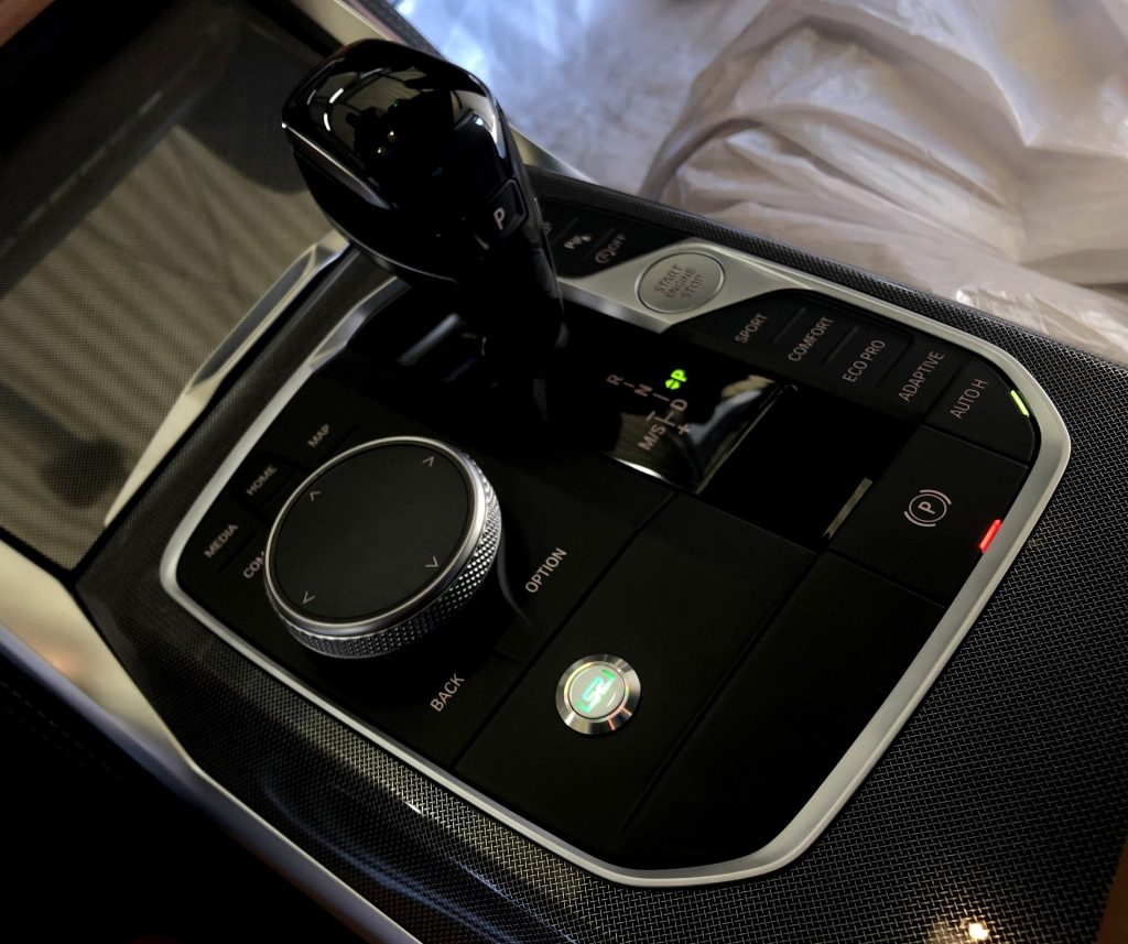 スタディ福岡でBMW4シリーズG22にレイヤードサウンドお取付けです。スイッチはオプショングリーン!