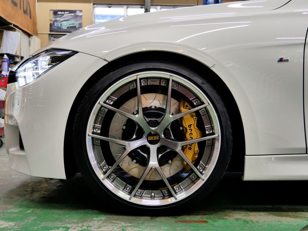 brembo GT KIT
マットゴールド　丸文字
BMW F31 320i Msp Lci