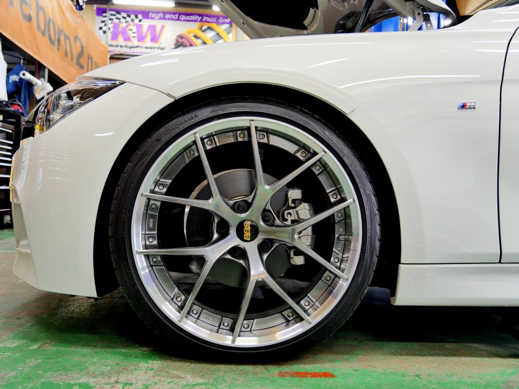 brembo GT KIT
マットゴールド　丸文字
BMW F31 320i Msp Lci