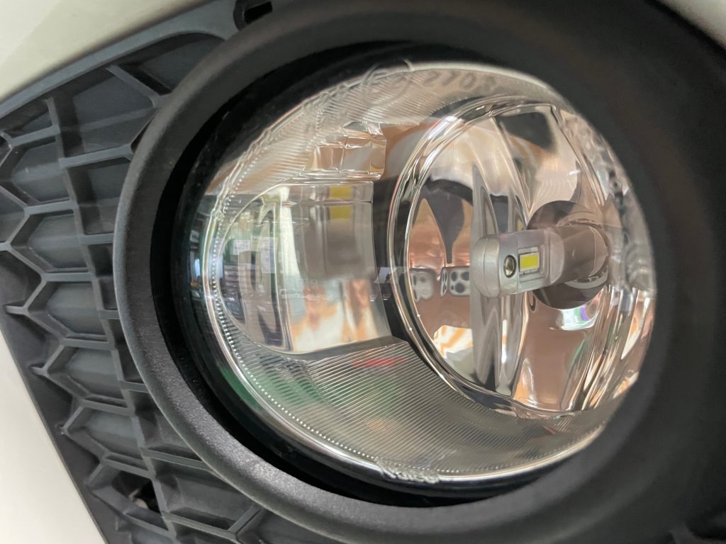 フォグランプを明るく!BMW E70 X5 35iにBREX METAL LED BULB 66 を装着です☆