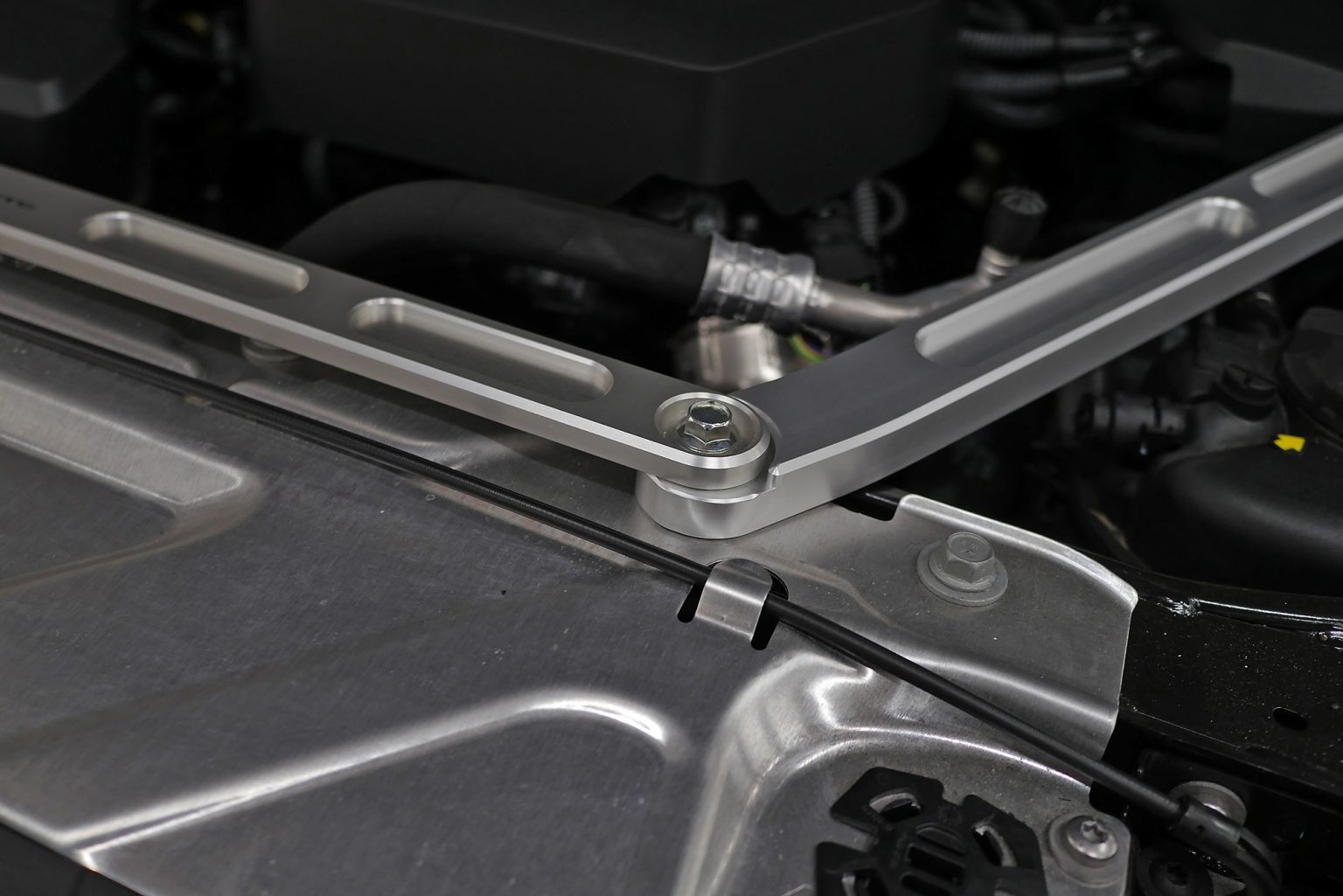 BMW G42 220iにCPMのストラットブレイスをつけてみたッ！ Studie[スタディ]