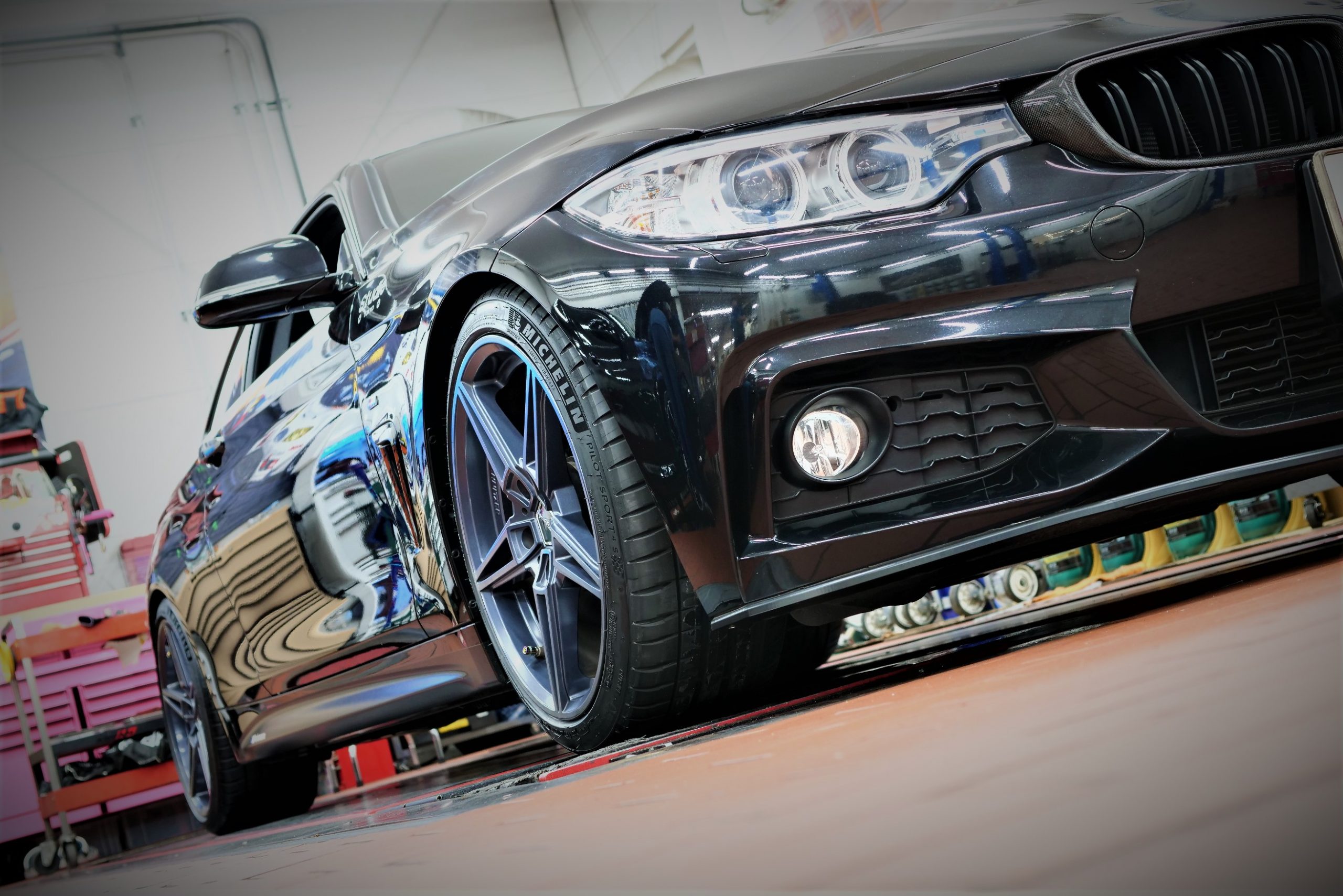 漆黒のハイグリップタイヤ！MICHELIN PILOT SPORT 4SをBMW F32/4